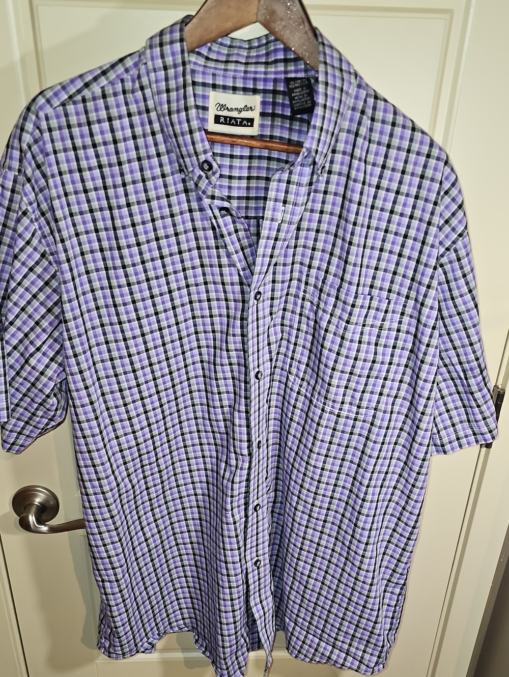 Wrangler Riata-Men'sLavender and Black Plaid Short-Sleeve Button-Down Size XL